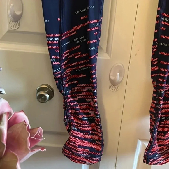 BNWT NEW BALANCE fitted tight print pants , leggings , sweat pants  . Blue red - Picture 5 of 12
